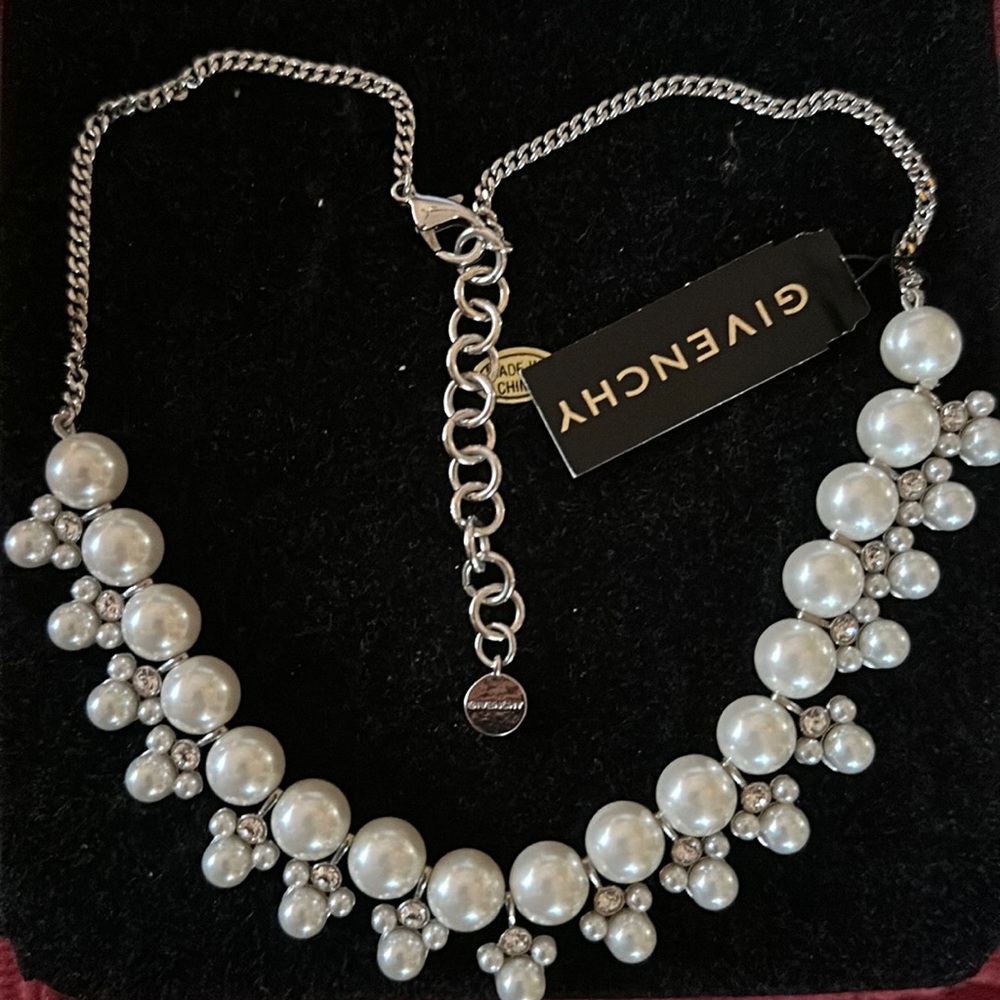 NWT Givenchy faux pearls necklace new with the original tag